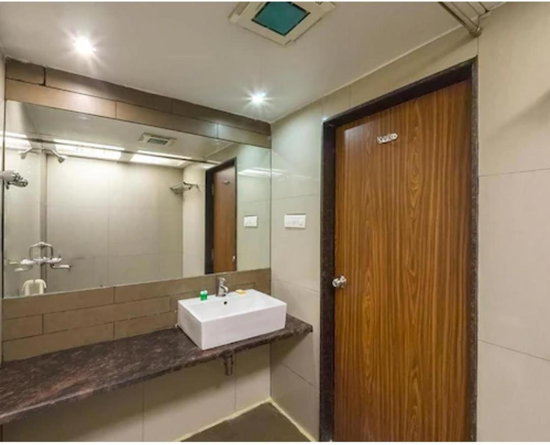 Hotel Sitara Grand L.B. Nagar Hyderabad Exteriör bild